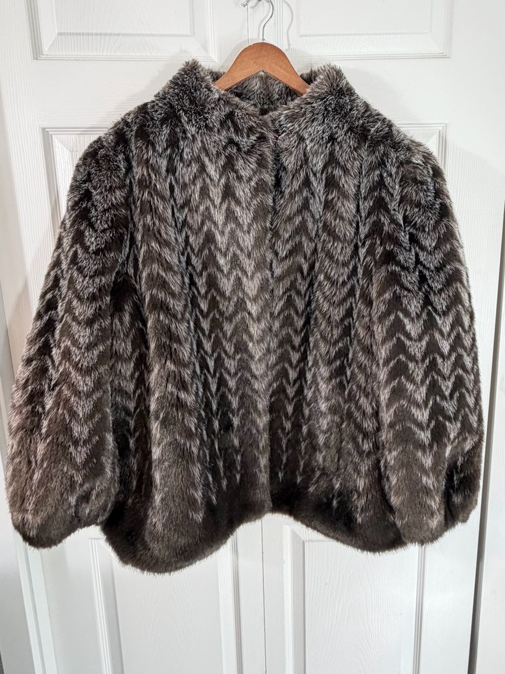 Style VI Ltd Chevron Faux Fur Jacket Brown Gray Women’s Large Chevron Ski Apres